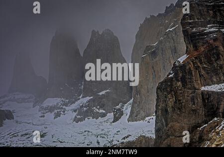 Die erstaunliche Torres del Paine, vom Mirador Base Las Torres, Torres del Paine Nationalpark, Patagonien, Chile Stockfoto