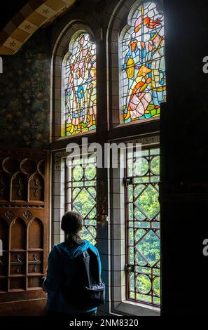 Das Schloss von Cardiff, Fenster im Speisesaal, Cardiff, Wales Stockfoto