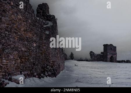 Kremenets Festung unter dem Schnee in dramatischen Wolken und verarbeitet im Stil eines Computerspiels Stockfoto