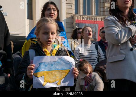 Istanbul, Istanbul, Türkei. 24. Februar 2023. Das ukrainische Volk nimmt an einem Protest zum ersten Jahrestag der russischen Invasion der Ukraine in Istanbul in der Türkei Teil. (Kreditbild: © Tolga Uluturk/ZUMA Press Wire) NUR REDAKTIONELLE VERWENDUNG! Nicht für den kommerziellen GEBRAUCH! Kredit: ZUMA Press, Inc./Alamy Live News Stockfoto