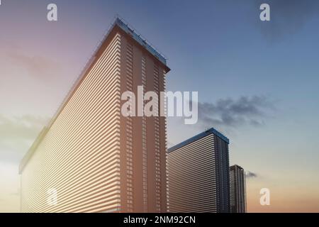 Skyscarper im Hintergrund von blauem Himmel und Sonnenuntergang Stockfoto