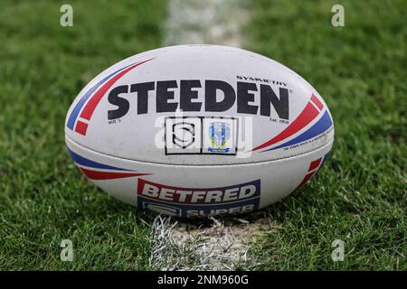 Huddersfield, Großbritannien. 24. Februar 2023. Warrington-Trainingsball während des Spiels der Betfred Super League Round 2 Huddersfield Giants gegen Warrington Wolves im John Smith's Stadium, Huddersfield, Großbritannien, 24. Februar 2023 (Foto von Mark Cosgrove/News Images) in Huddersfield, Großbritannien, am 2./24. Februar 2023. (Foto: Mark Cosgrove/News Images/Sipa USA) Guthaben: SIPA USA/Alamy Live News Stockfoto