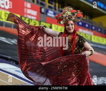 Huddersfield, Großbritannien. 24. Februar 2023. Unterhaltung vor dem Spiel während des Spiels der Betfred Super League Round 2 Huddersfield Giants gegen Warrington Wolves im John Smith's Stadium, Huddersfield, Großbritannien, 24. Februar 2023 (Foto von Mark Cosgrove/News Images) in Huddersfield, Großbritannien, am 2./24. Februar 2023. (Foto: Mark Cosgrove/News Images/Sipa USA) Guthaben: SIPA USA/Alamy Live News Stockfoto