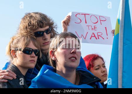 Istanbul, Istanbul, Türkei. 24. Februar 2023. Das ukrainische Volk nimmt an einem Protest zum ersten Jahrestag der russischen Invasion der Ukraine in Istanbul Teil. (Kreditbild: © Tolga Uluturk/ZUMA Press Wire) NUR REDAKTIONELLE VERWENDUNG! Nicht für den kommerziellen GEBRAUCH! Kredit: ZUMA Press, Inc./Alamy Live News Stockfoto