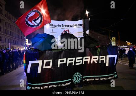 Wien, Österreich. 24. Februar 2023 Wieder Demonstrationen im Rahmen des Wiener Akademischen Balls in der Wiener Innenstadt. Kredit: Franz Perc/Alamy Live News Stockfoto