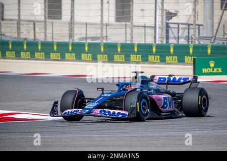 Sakhir, Bahrain, 24. Februar 2023, Esteban Ocon, aus Frankreich, tritt um Alpine F1 an. Wintertests, die Wintertests der Formel-1-Meisterschaft 2023. Kredit: Michael Potts/Alamy Live News Stockfoto