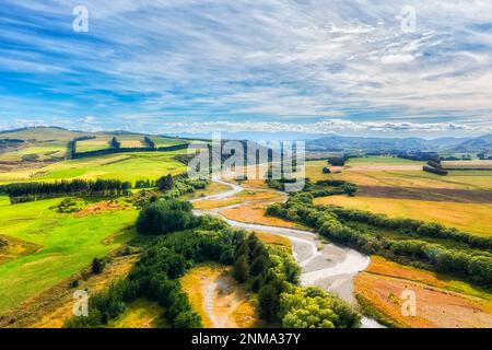 Mararoa River in landschaftlich reizvollen Landschaften rund um Te Anau The Key auf der Südinsel Neuseelands - Luftlandschaft. Stockfoto