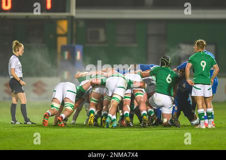 Treviso, Italien. 24. Februar 2023. Irland U20 Srum im Jahr U20 - Italien gegen Irland, Rugby Six Nations-Spiel in Treviso, Italien, Februar 24 2023 Kredit: Independent Photo Agency/Alamy Live News Stockfoto