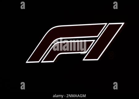 F1-Logo während der Formel 1 Aramco-Vorsaison-Tests 2023 der FIA Formel-1-Weltmeisterschaft 2023 vom 23. Bis 25. Februar 2023 auf der Bahrain International Circuit in Sakhir, Bahrain - Photo Florent Gooden / DPPI Credit: DPPI Media/Alamy Live News Stockfoto