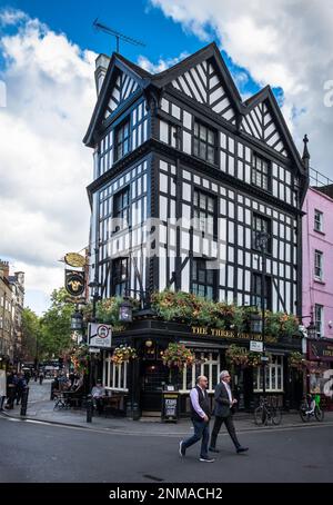 London, Großbritannien, September 2022, Blick auf die Three Greyhounds, ein Pub in Soho Stockfoto