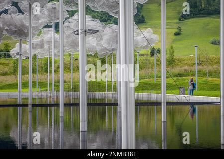 Crystal-Cloud und Spiegelbad, Swarovski Kristallwelten, Crystal World Museum, Innsbruck, Österreich Stockfoto