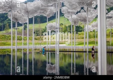Crystal-Cloud und Spiegelbad, Swarovski Kristallwelten, Crystal World Museum, Innsbruck, Österreich Stockfoto
