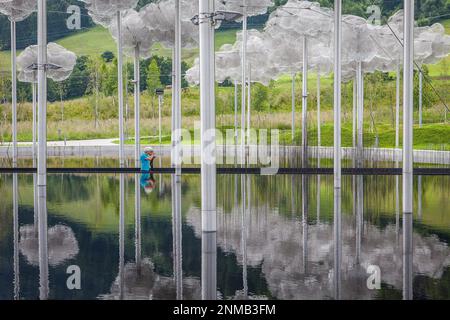 Crystal-Cloud und Spiegelbad, Swarovski Kristallwelten, Crystal World Museum, Innsbruck, Österreich Stockfoto