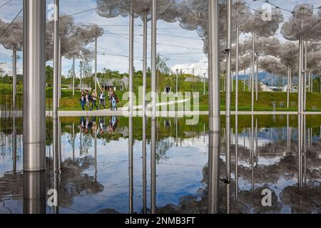 Crystal-Cloud und Spiegelbad, Swarovski Kristallwelten, Crystal World Museum, Innsbruck, Österreich Stockfoto