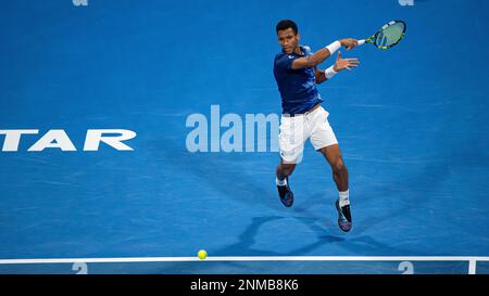 Daniil Medvedev gegen Felix Auger Aliassime aus Kanada während des Halbfinalspiels des ATP 250 ExxonMobil Open Tennis Tournament 2023 im Khalifa International Tennis Complex am 24. Februar 2023 in Doha, Katar. Foto: Victor Fraile / Power Sport Images Credit: Power Sport Images Ltd/Alamy Live News Stockfoto