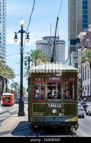 Canal Street Downtown mit historischer Straßenbahn, Straßenbahn, New Orleans, Louisiana USA, USA Stockfoto