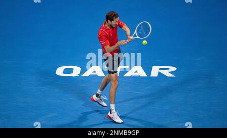 Daniil Medvedev gegen Felix Auger Aliassime aus Kanada während des Halbfinalspiels des ATP 250 ExxonMobil Open Tennis Tournament 2023 im Khalifa International Tennis Complex am 24. Februar 2023 in Doha, Katar. Foto: Victor Fraile / Power Sport Images Credit: Power Sport Images Ltd/Alamy Live News Stockfoto