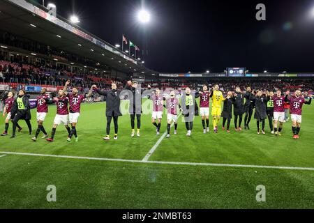 ROTTERDAM, NIEDERLANDE - FEBRUAR 24: Jens Toonstra vom FC Utrecht, Modibo Sagnan vom FC Utrecht, Hidde ter Avest vom FC Utrecht, Mark van der Maarel vom FC Utrecht, Luuk Brouwers vom FC Utrecht, Mike van der Hoorn vom FC Utrecht, Vasilis Barkas vom FC Utrecht, Othmane Boussaid Naoki Maeda vom FC Utrecht, Tasos Douvikas vom FC Utrecht, Anthony Descotte vom FC Utrecht, um den Sieg des Spiels während des Eredivisie-Spiels zwischen Sparta Rotterdam und FC Utrecht im Sparta Stadion am 24. Februar 2023 in Rotterdam, Niederlande, zu feiern (Foto von Hans van der Valk/Orange Pictures) Stockfoto