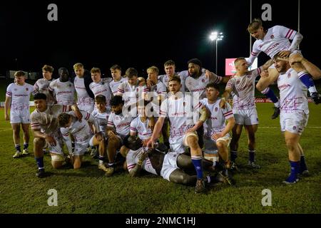 Die Spieler der England U20 feiern nach ihrem 37-21. Sieg im Six Nations-Spiel Wales gegen England 2023 U20 auf der Stadiwm CSM, Colwyn Bay, Großbritannien, 24. Februar 2023 (Foto: Steve Flynn/News Images) Stockfoto