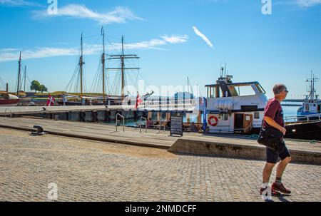 ELSINORE, DÄNEMARK – 3. AUGUST 2018: Foto von Elsinore Seaside and Boat Harbour, Dänemark. Stockfoto