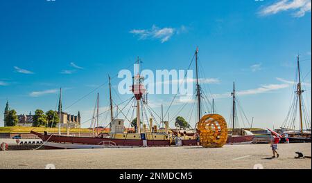 ELSINORE, DÄNEMARK – 3. AUGUST 2018: Foto von Elsinore Seaside and Boat Harbour, Dänemark. Stockfoto