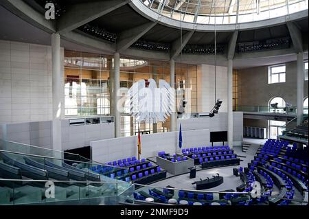 Sitzungssaal des Deutschen Bundestages im Reichstagsgebäude.das Reichstagsgebäude am Platz der Republik in Berlin ist ab 1999 Sitz des Deutschen Buns Stockfoto