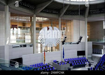 Sitzungssaal des Deutschen Bundestages im Reichstagsgebäude.das Reichstagsgebäude am Platz der Republik in Berlin ist ab 1999 Sitz des Deutschen Buns Stockfoto