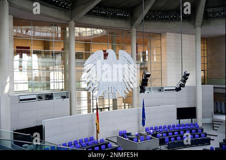 Sitzungssaal des Deutschen Bundestages im Reichstagsgebäude.das Reichstagsgebäude am Platz der Republik in Berlin ist ab 1999 Sitz des Deutschen Buns Stockfoto