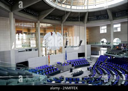 Sitzungssaal des Deutschen Bundestages im Reichstagsgebäude.das Reichstagsgebäude am Platz der Republik in Berlin ist ab 1999 Sitz des Deutschen Buns Stockfoto