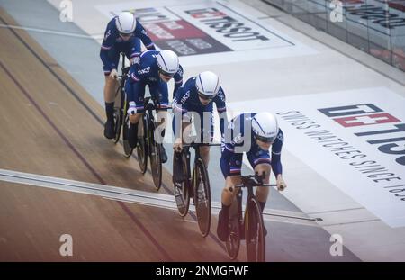 Jakarta, Indonesien. 24. Februar 2023. Team Frankreich fährt während des Finales der Frauenmannschaft beim UCI Track Cycling Nations Cup 2023 in Jakarta, Indonesien, am 24. Februar 2023. Kredit: Zulkarnain/Xinhua/Alamy Live News Stockfoto