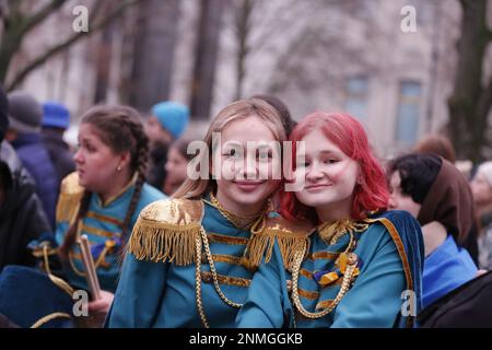 Berlin, Deutschland. 24. Februar 2023. In Berlin finden zahlreiche Gedenkveranstaltungen zum Jahrestag des Krieges in der Ukraine statt. (Foto: Simone Kuhlmey/Pacific Press) Kredit: Pacific Press Media Production Corp./Alamy Live News Stockfoto