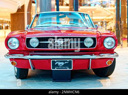 Miami, Florida - 29. Januar 2023: Der Ford Mustang ist ein Auto von Ford. In der kontinuierlichen Produktion seit 1964 ist der Mustang derzeit das längste P Stockfoto