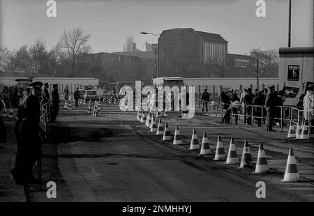 DDR, Berlin, 19.11.1989, Grenzübergang am Potsdamer Platz, im Hintergrund das Hotel Esplanade Stockfoto