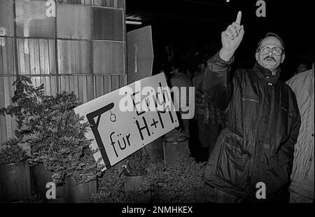 DDR, Berlin, 15.01.1990, Besetzung des Stasi-Hauptquartiers in der Normannenstraße, Erich + Erich Stockfoto