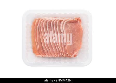 Frisches, dünnes Schweinefleisch in einer weißen Kunststoffschale, Bild von oben mit frischem Bio-Fleischprodukt, sauberes Aussehen. Isoliertes Bild auf weißem Hintergrund. Stockfoto