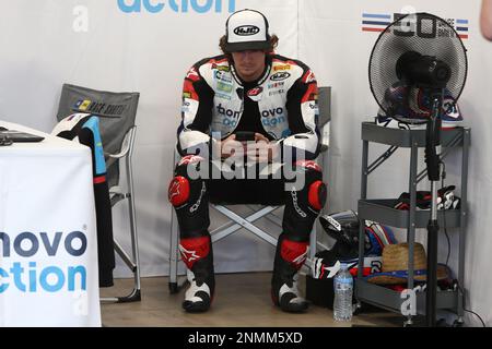 Victoria, Australien. 25. Februar 2023. Garrett Gerloff (USA)Racing für Bonovo Action BMW in den Boxen vor dem Training drei Mal bei der 2023. Australischen Grand Ridge Round der MOTUL FIM Superbike World Championship 2023 in Phillip Island, Australien, am 25. Februar 2023 - Image Credit: brett keating/Alamy Live News Stockfoto