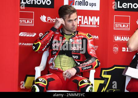 Victoria, Australien. 25. Februar 2023. Alvaro Bautista (ESP) Rennen für Aruba.IT Racing - Ducati-in den Boxen vor dem dritten Training während der 2023 Australian Grand Ridge Round der MOTUL FIM Superbike World Championship 2023 in Phillip Island, Australien, am 25. Februar 2023 - Bildgutschrift: brett keating/Alamy Live News Stockfoto