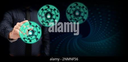 Geschäftsmann im Büro Uniform Holding Pen schreibt auf Leinwand und präsentiert futuristische Technologie. Labortechniker, Die Mit Dem Eingabestift Arbeiten, Machen Sich Notizen Mit Moderner Darstellung Stockfoto