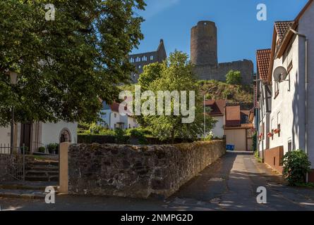 Ruine des mittelalterlichen Münzberger Schlosses in Hessen Stockfoto