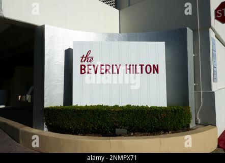 Beverly Hills, Kalifornien, USA 11. Februar 2023 das Beverly Hilton Hotel, in dem Clive Davis Grammy Party, die Golden Globes stattfinden und Singer Whitney Houston hier gestorben ist, gezeigt am 11. Februar 2023 in Beverly Hills, Kalifornien, USA. Das 1955 eröffnete Hotel wurde von Conrad Hilton erbaut. Merv Griffin zahlte 1987 $102 Millionen Dollar für das Hotel. Foto: Barry King/Alamy Stock Photo Stockfoto