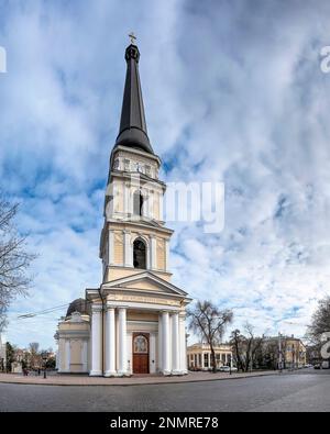 Odessa, Ukraine 16.02.2023. Spaso-Preobrazhensky-Kathedrale in Odessa, Ukraine, an einem sonnigen Wintertag Stockfoto