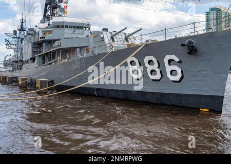 Die USS Orleck DD-886, Heimat des Jacksonville Naval Museum, liegt am Flussufer des St. Johns River in der Innenstadt von Jacksonville, Florida. Stockfoto