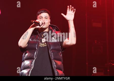 Madrid, Spanien. 24. Februar 2023. Duki tritt am 24. Februar 2023 im WiZink Center in Madrid auf. (Foto: Oscar Gonzalez/NurPhoto) Guthaben: NurPhoto SRL/Alamy Live News Stockfoto