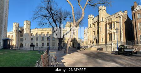 Tower of London, 2023. Panoramablick auf die Anlage im Inneren des Turms. Ein Ort von großem historischen Interesse und beliebt bei Touristen, Stockfoto
