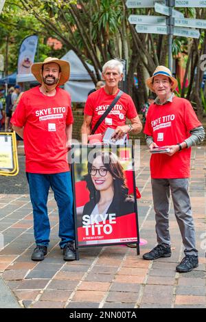 Sydney, Australien 25. Februar 2023: Der Wahlkampf für Skye Tito, der bei den Wahlen in New South Wales am 25. März 2023 als Arbeitskandidat für Sydney kandidiert, wurde bereits mit Freiwilligen in Kings Cross, Sydney, begonnen. Kredit: Stephen Dwyer / Alamy Live News Stockfoto