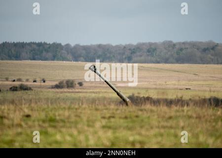 Die Pistole eines britischen Militärs AS90 (AS-90 Braveheart Gun Equipment 155mm L131) panzerte selbstfahrende Haubitze auf einer militärischen Übung, Wilts UK Stockfoto