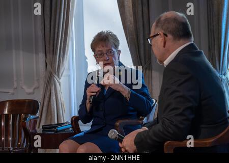 New York, Usa. 24. Februar 2023. Kongressabgeordnete Marcy Kaptur (OH-D) spricht beim Offenen Haus „Unbreakable Spirit: Rememorating One Year of Ukraine's Resilience & Resilience“, das den einjährigen Jahrestag der russischen Invasion der Ukraine am Ukrainian Institute of America in New York City feiert. Kredit: SOPA Images Limited/Alamy Live News Stockfoto