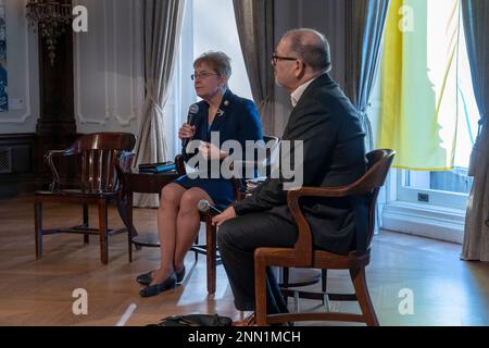 New York, Usa. 24. Februar 2023. Kongressabgeordnete Marcy Kaptur (OH-D) spricht beim Offenen Haus „Unbreakable Spirit: Rememorating One Year of Ukraine's Resilience & Resilience“, das den einjährigen Jahrestag der russischen Invasion der Ukraine am Ukrainian Institute of America in New York City feiert. (Foto: Ron Adar/SOPA Images/Sipa USA) Guthaben: SIPA USA/Alamy Live News Stockfoto