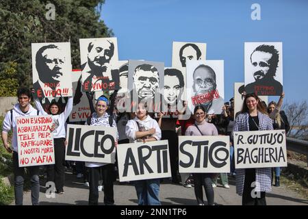 Während des marsches von Bagheria nach Casteldaccia demonstrieren die Studenten gegen die Mafia. Stockfoto