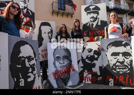 Während des marsches von Bagheria nach Casteldaccia demonstrieren die Studenten gegen die Mafia. Stockfoto